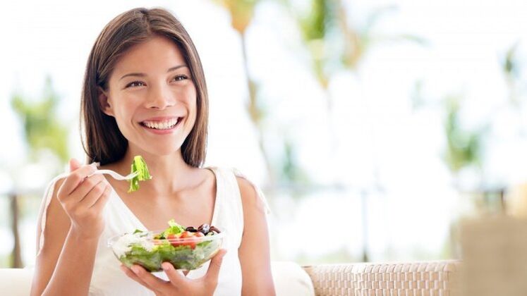 tuang salad sayuran kanggo ngirangan beurat badan